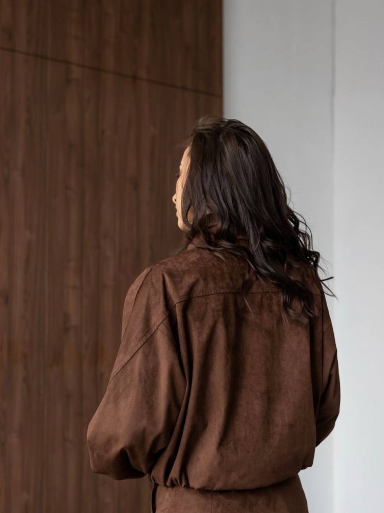 Костюм Дюна з еко-замші в шоколадному кольорі - kovash.com.ua 02