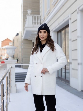 Molly short winter coat made of bouclé fabric